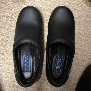 Black Cherokee clogs